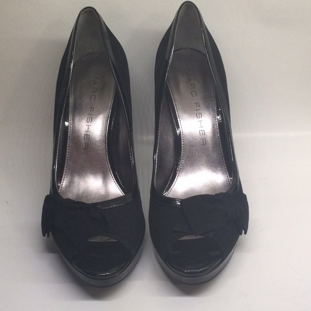 Marc Fisher peep toe heel with bow detail, size 8.